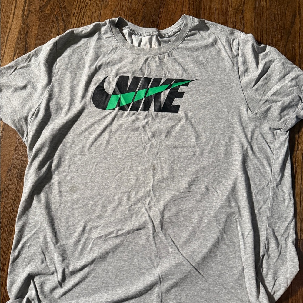 Nike Men's Heather Gray Tee with Vibrant Green Swoosh